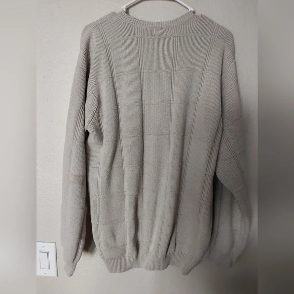 Arrow Sweater, Men's Size Large Cream Color Arrow Sweater - Picture 2 of 4